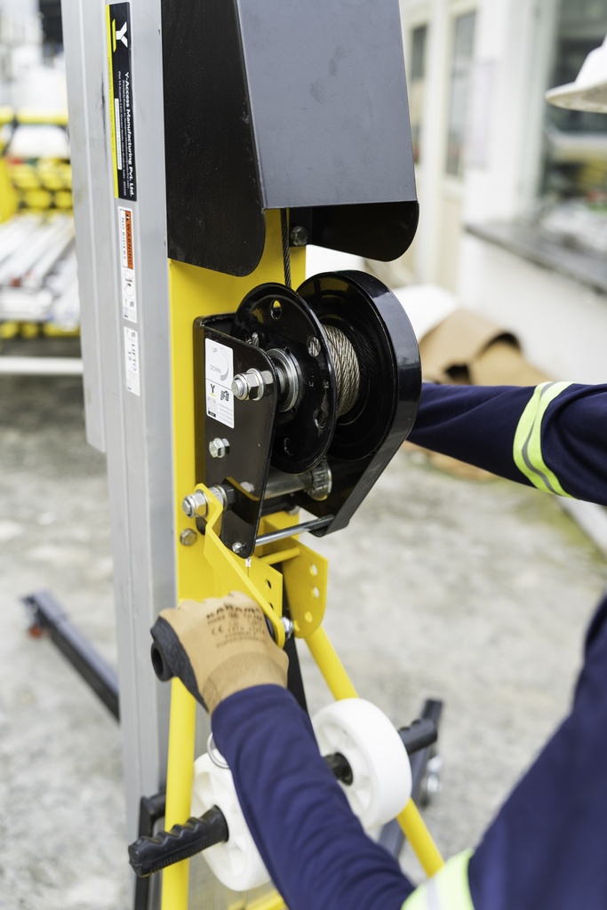 LIFTO - Heavy-duty and Manually Operated Lift